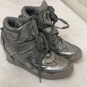 Wedge sneakers